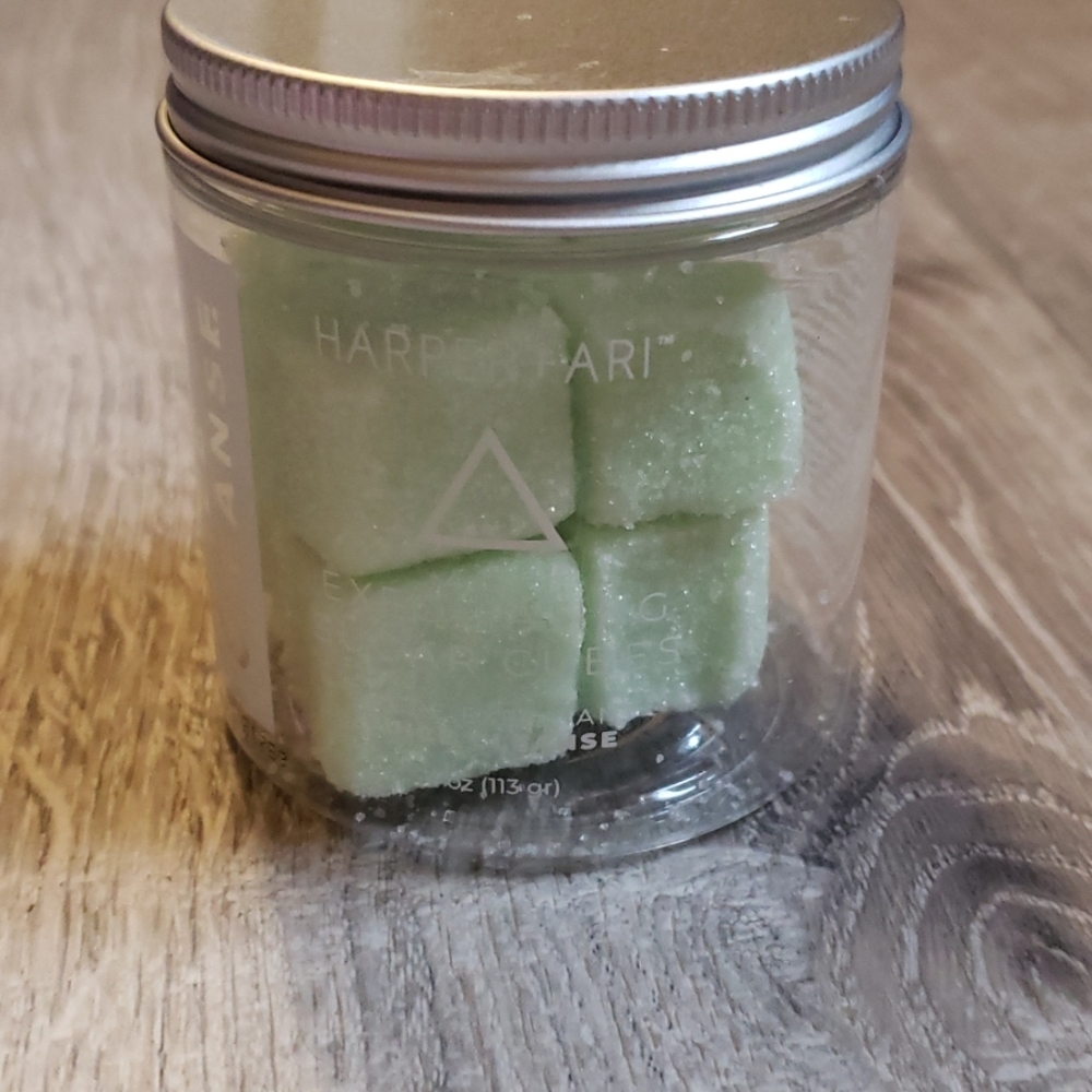 Harper + Ari Exfoliating Sugar Cube